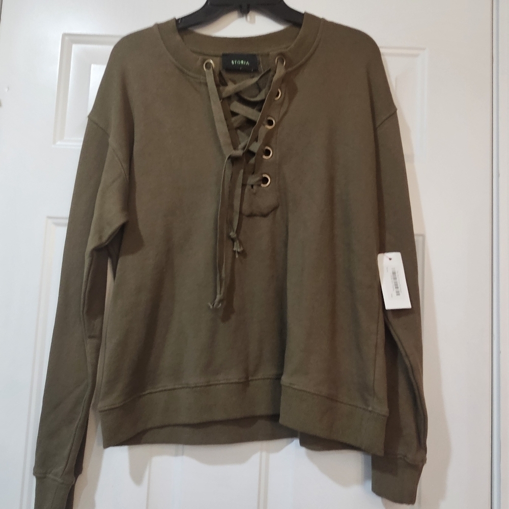 Storia Green top with strings to tie front close size Large